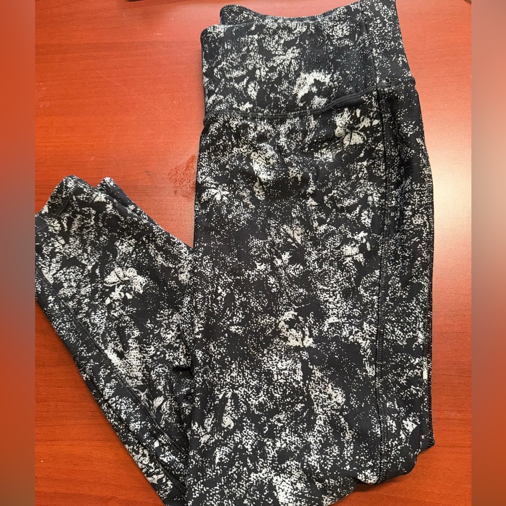 Livin7/8 leggings Black and White Patterned Leggings